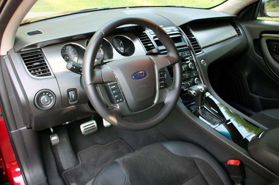  Ford Taurus SHO 2010 года  (фото 32 из 248)